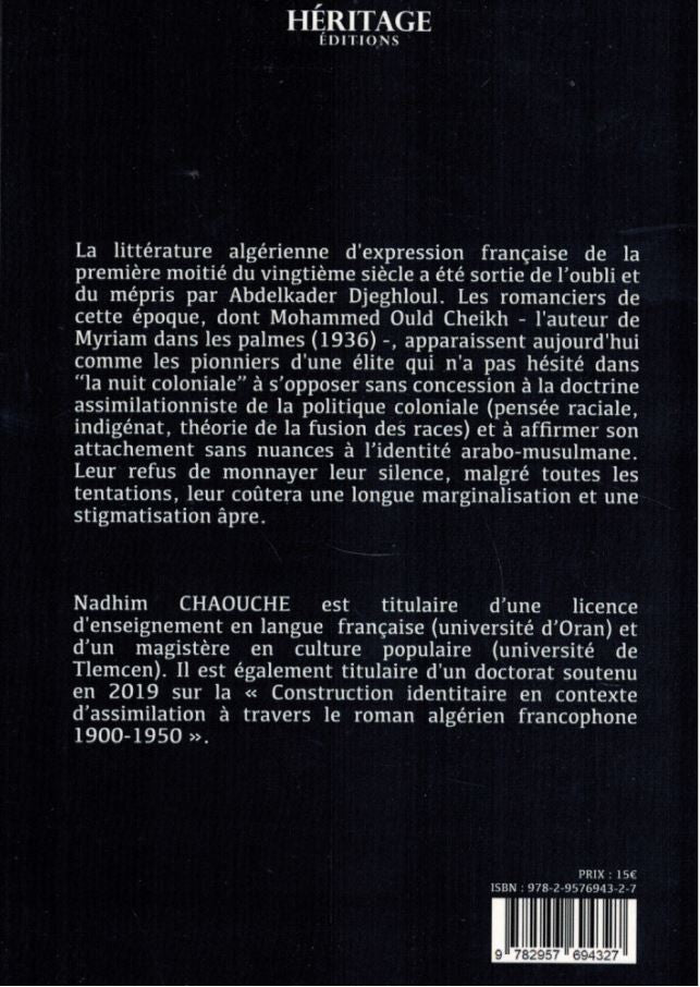 Livre "Le roman réformiste musulman d'expression française en Algérie (1919-1939)" de Nadhim Chaouchi, posé sur une étagère en bois clair, entouré d'autres ouvrages reliés, avec une couverture haute en couleur représentant un homme barbu en turban et un fond floral chaleureux.