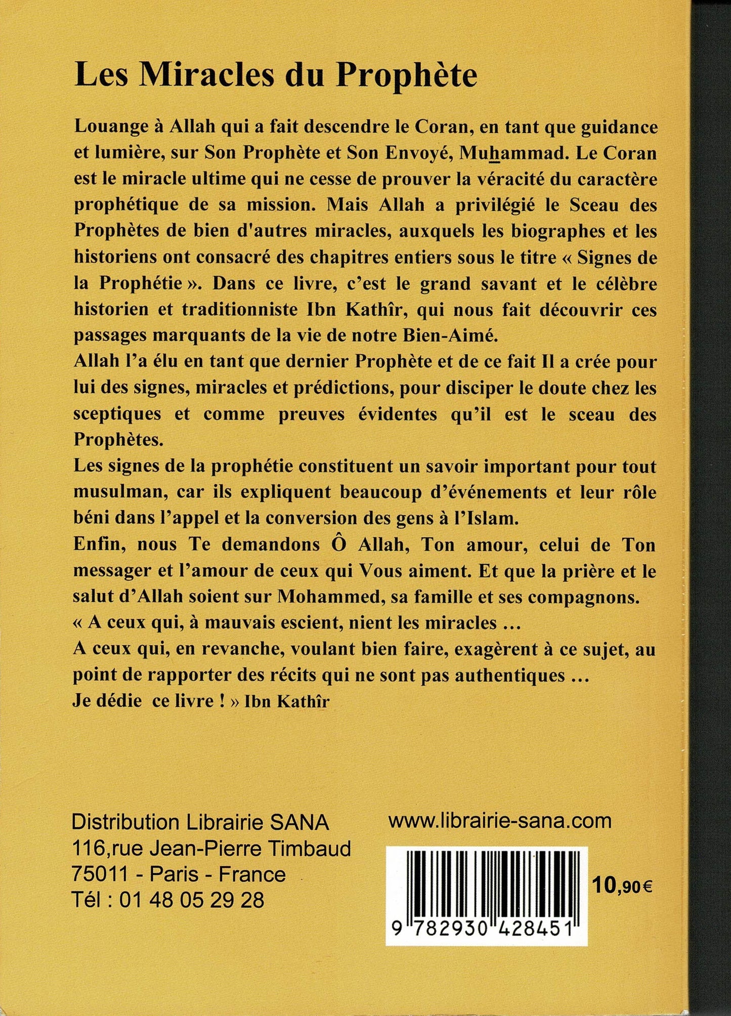 Livre islamique 'Les Miracles du Prophète' du grand historien et savant Ibn Kathir, édition Almadina, représenté en 3D posé sur une table en bois avec un fond flou aux couleurs chaudes. Couverture noire avec titre en lettres blanches et dorées, lune scindée en deux illustrant le miracle de la fente de la lune.