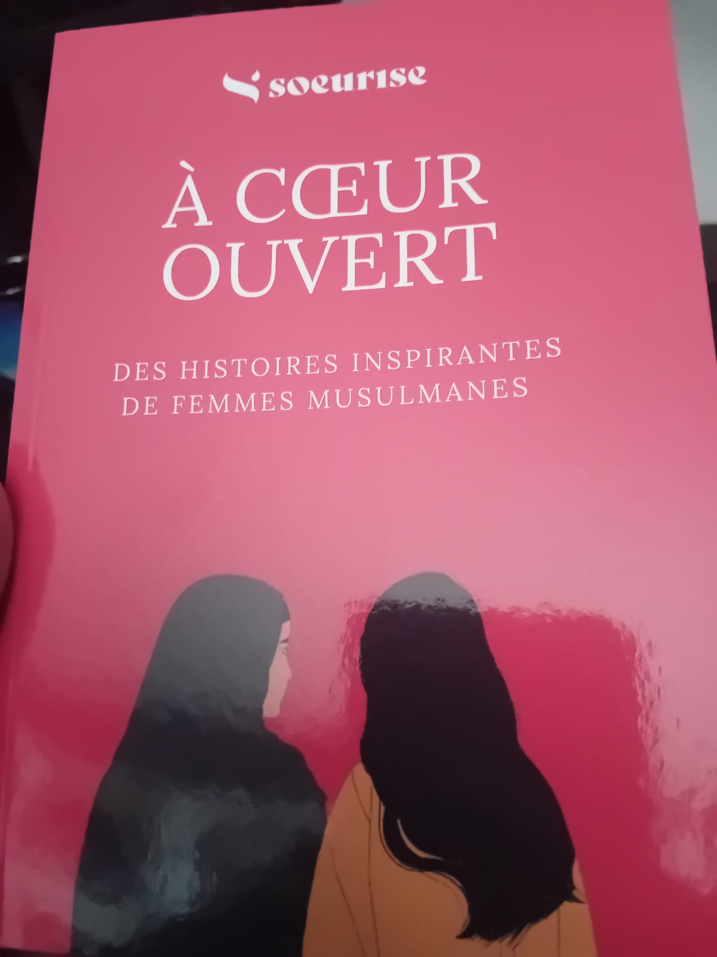  À Cœur Ouvert – Des histoires inspirantes de femmes musulmanes ❤️
Plongez dans des récits puissants, vrais, et profondément humains. Ce livre met en lumière les voix souvent étouffées de femmes musulmanes qui, à travers leurs épreuves, leurs luttes et leurs victoires, révèlent une force et une foi bouleversantes.
