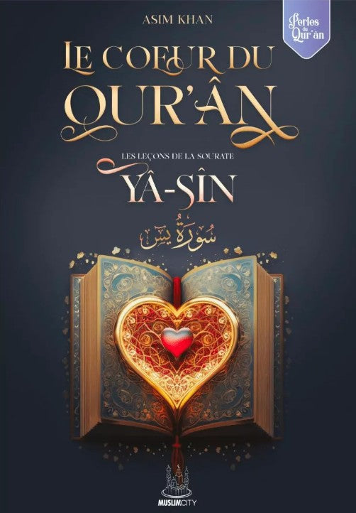Livre islamique "Le Cœur du Qur’ân – Les Leçons de la Sourate Yâ-Sîn" de Asim Khan, édition Perles du Qur’an, mis en valeur en 3D sur socle en bois sculpté, avec décor oriental lumineux et vitraux colorés en arrière-plan. Ouvrage spirituel sur la sourate Yâ-Sîn, méditations coraniques pour musulmans francophones, produit boutique MuslimCity.