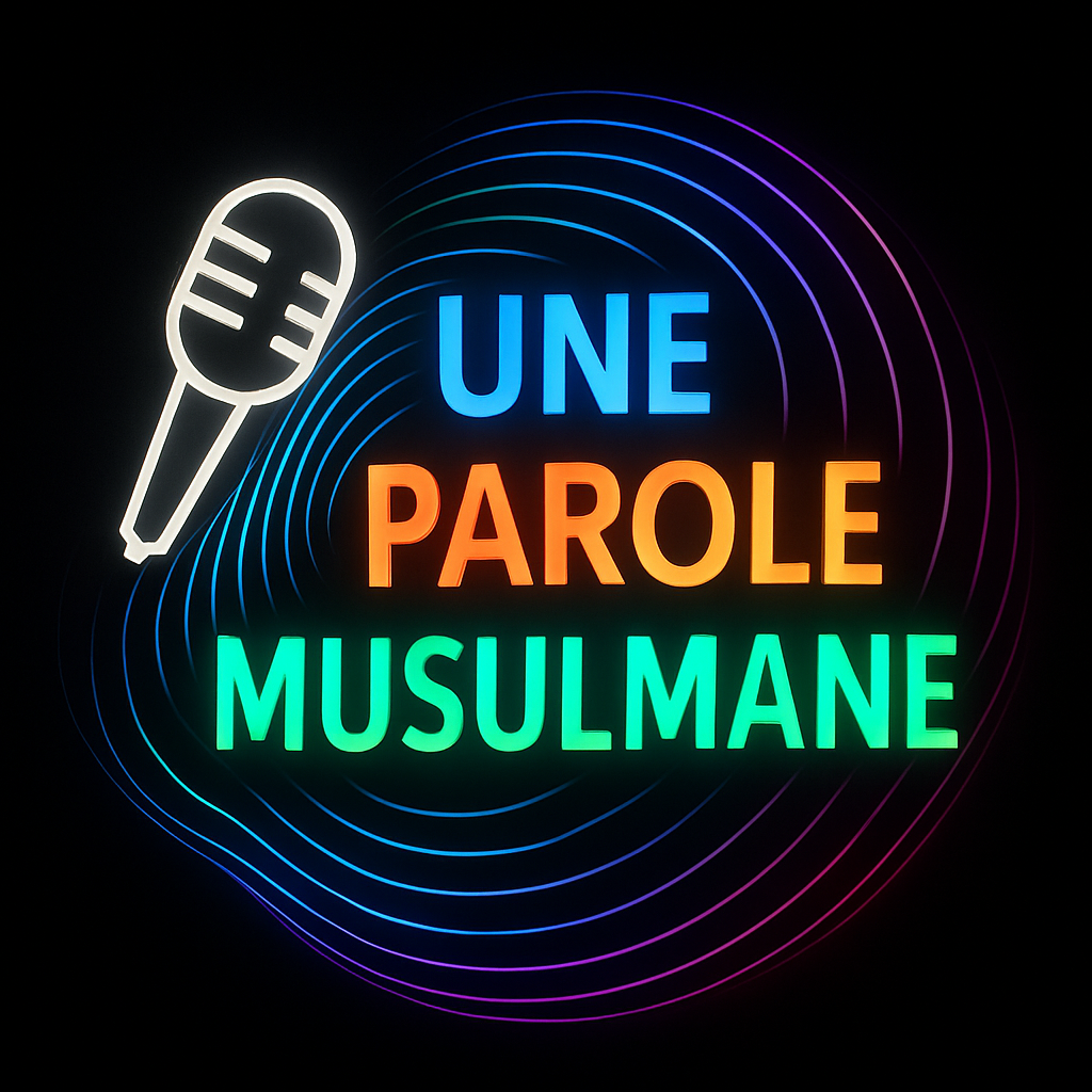 Mug noir glossy avec logo néon “Une Parole Musulmane” : micro stylisé et ondes colorées. Idéal pour café/thé, idée cadeau, déco bureau, boutique musulmane.
