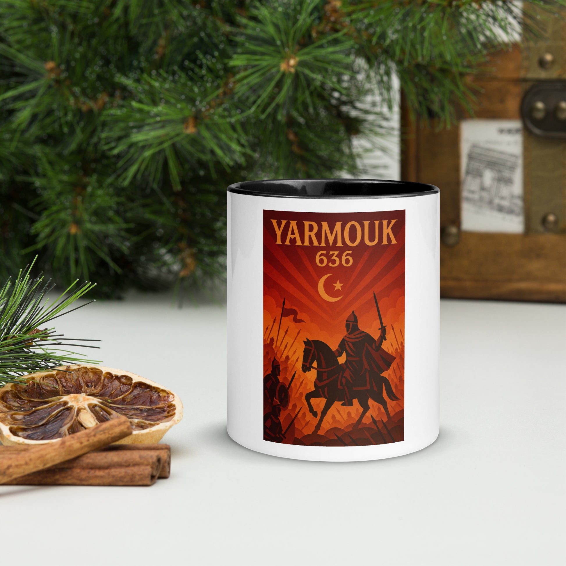 Mug historique et stylisé à l’effigie de la bataille de Yarmouk (636), illustré avec des teintes chaudes et un design guerrier inspirant. Idéal pour les amateurs d’histoire islamique, ce mug unique accompagne vos moments thé en rappelant un tournant majeur de la civilisation. Atmosphère chaleureuse, fond boisé et épices d’Orient : un cadeau à fort caractère.